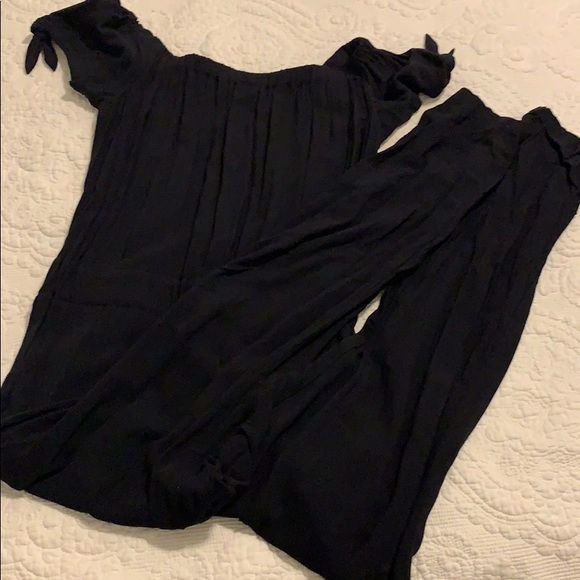 Black Splendid off the shoulder jumpsuit - Picture 5 of 7
